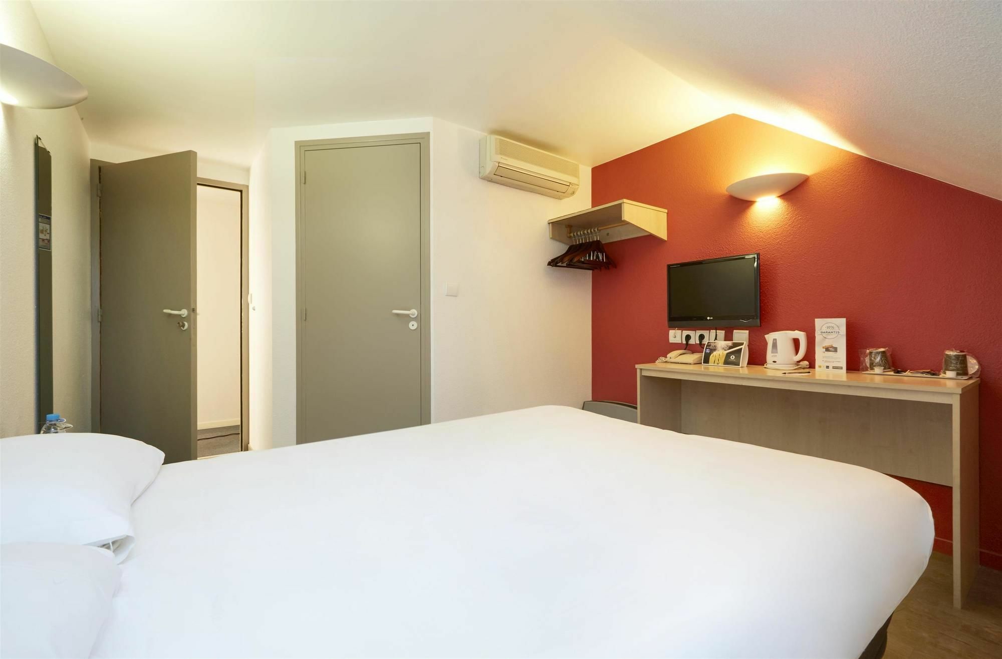 Comfort Hotel Етамп Екстер'єр фото